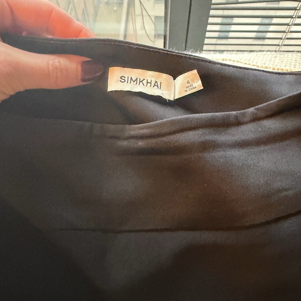 Simkhai
Crepe straight-leg trousers
Size 4
Excellent condition worn once - Picture 7 of 7
